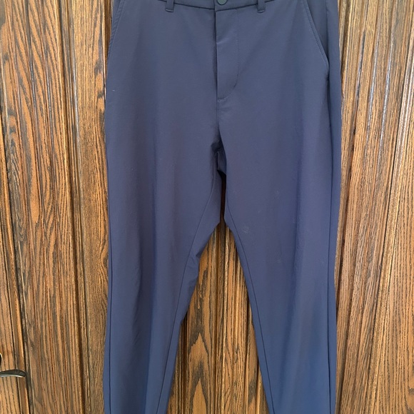 Mizzen+Main Navy Slim Fit jogger type stretch golf pants. Sz 33